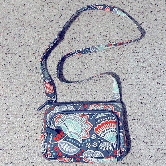 Vera Bradley Handbags - Vera Bradley crossbody bag